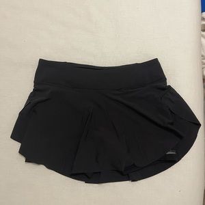 Lululemon skirt size 4- great condition!